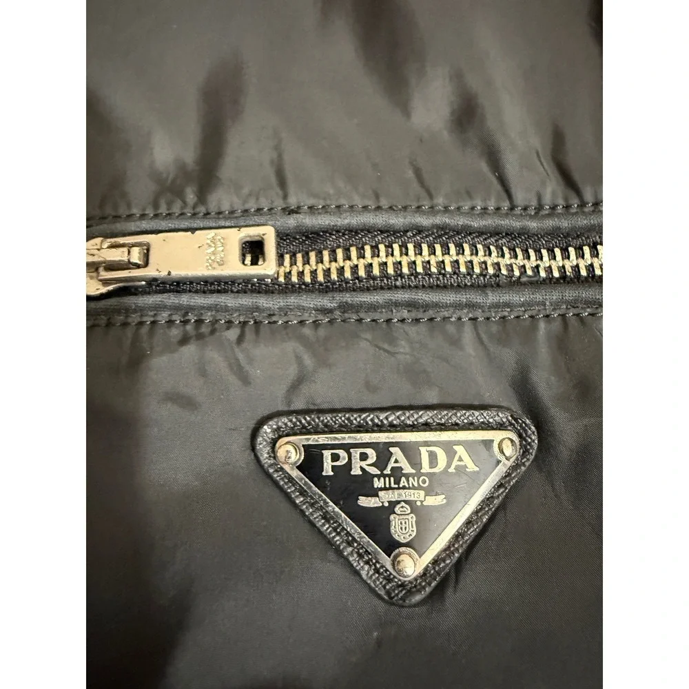 Prada Milano Black Nylon Windbreaker Jacket Packable Hood Triangle Logo Mens 46